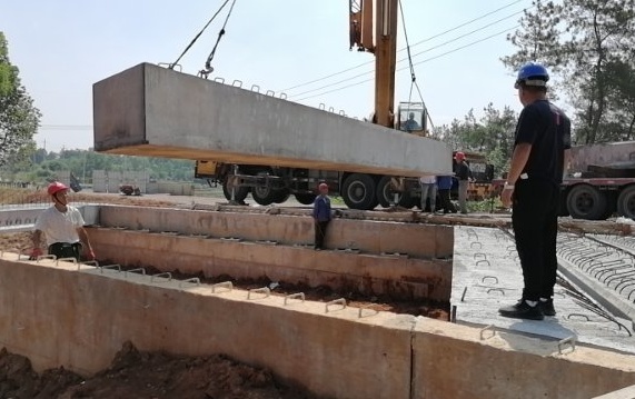 S335白湖到錢橋第3標段橋梁吊裝順利完工