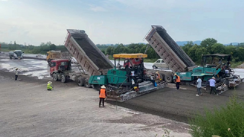 S366合六南通道建設(shè)工程03標(biāo)主線基層水穩(wěn)順利完工