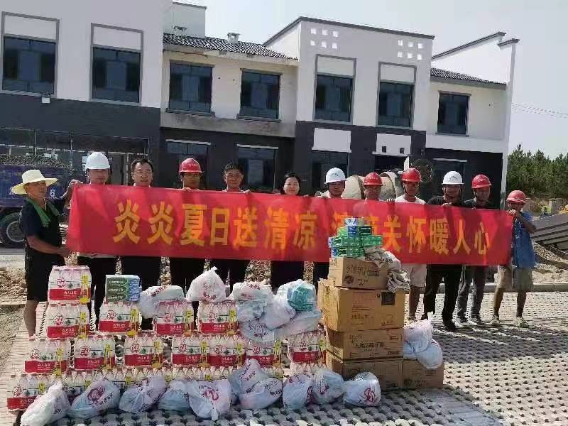 市交控集團慰問范崗服務區(qū)高溫作業(yè)一線工人