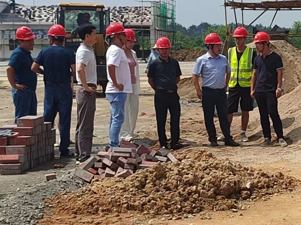 安慶市公路工程處高溫慰問到一線