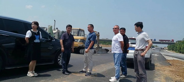 安慶市公路工程處高溫慰問到一線