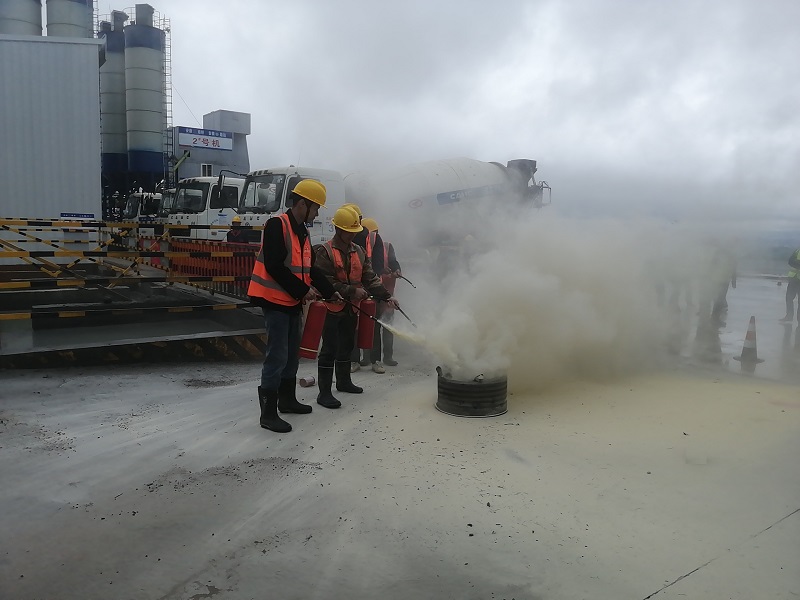 S22天天高速營嶺隧道項目開展消防應(yīng)急演練