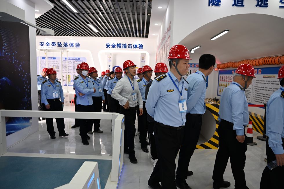 省交通運(yùn)輸綜合執(zhí)法監(jiān)督局一行 深入營嶺隧道項(xiàng)目觀摩交流