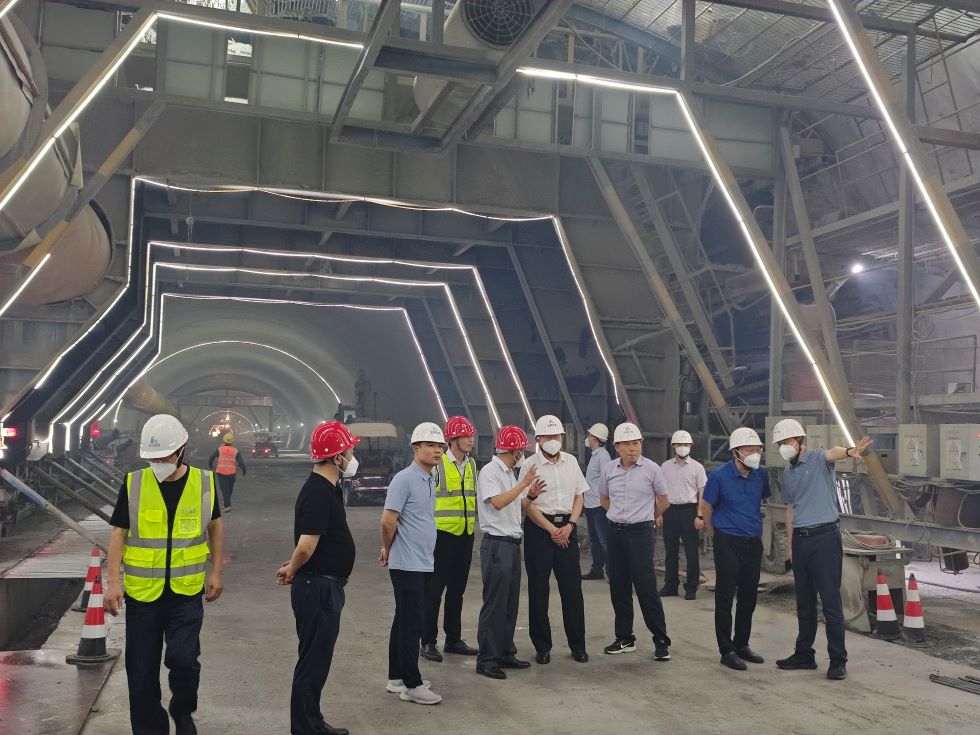 安慶市副市長關(guān)家濤調(diào)研S22天天高速營嶺隧道項(xiàng)目
