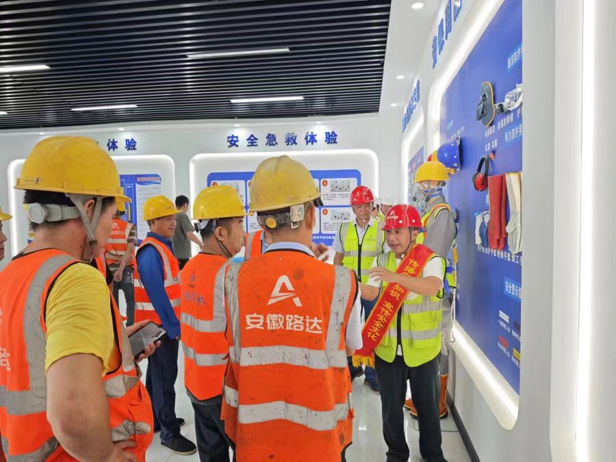 S22天天高速營嶺隧道項目開展開展2024年安全宣傳咨詢?nèi)栈顒? /><br />
</span> 
</p>
<p class=