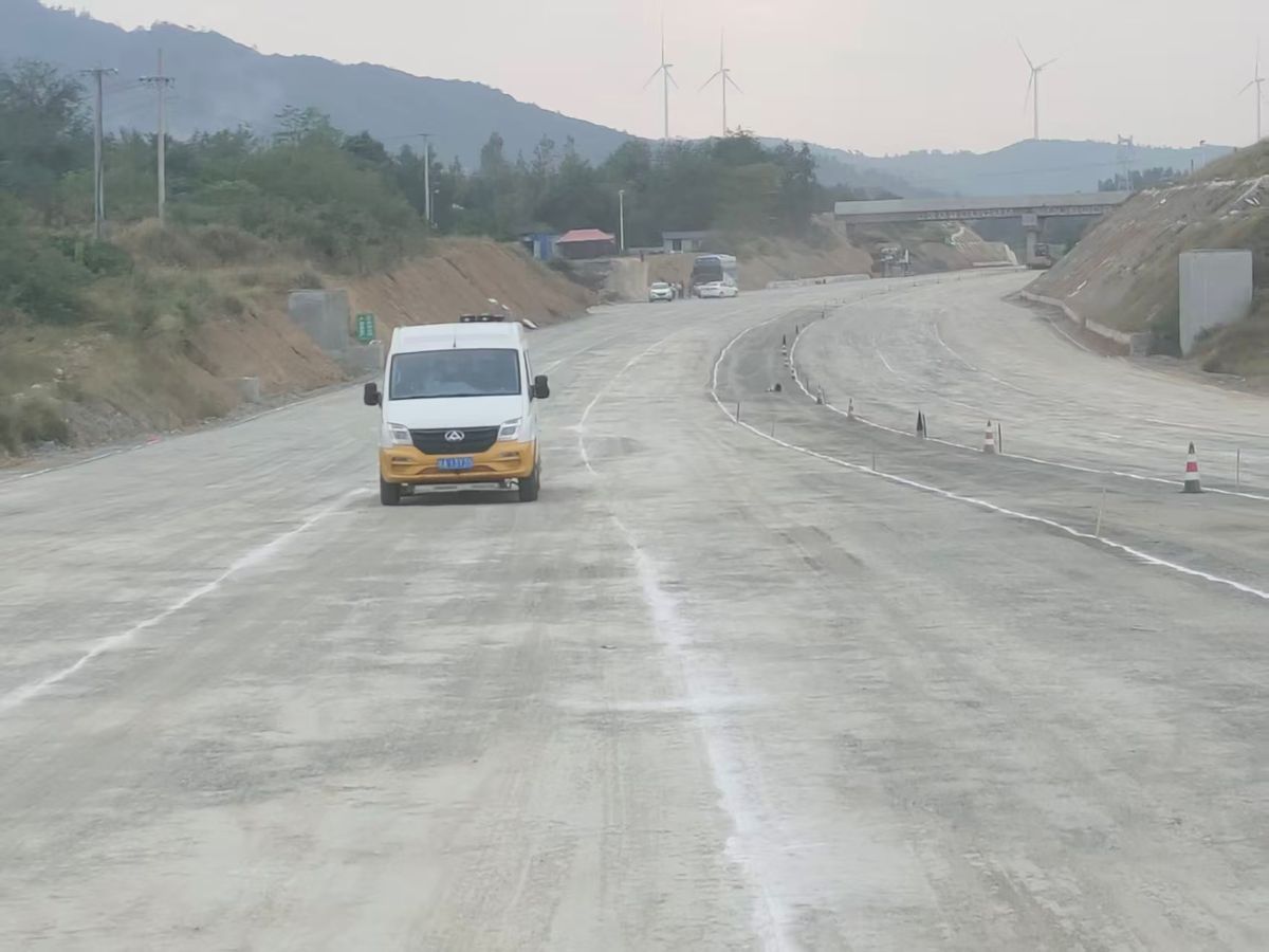 S22天天高速?zèng)鲈露?biāo)2工區(qū)路基96-4區(qū)順利驗(yàn)收